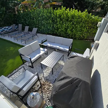 Super Stylish 4 Bedroom Home Steps From The Fun
